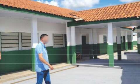 Prefeitos s&atilde;o investigados por fazer propaganda em cores de escola e jalecos