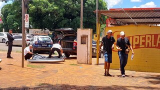 Morador de rua cai, bate a cabe&ccedil;a e morre em pra&ccedil;a 