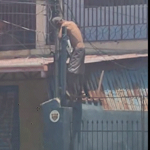 Nem choque impede ladr&atilde;o flagrado furtando fios de barbearia &agrave; luz do dia