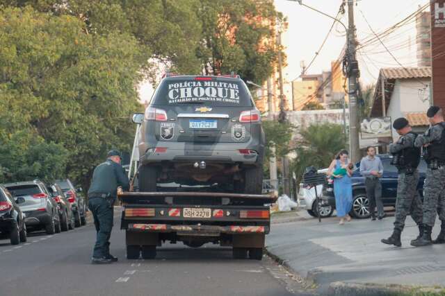 Durante persegui&ccedil;&atilde;o, viatura do Choque bate em muro e suspeito foge