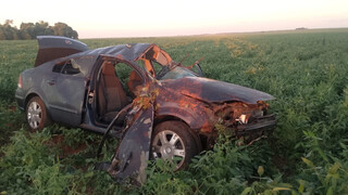 Acidente deixa passageira em estado grave e Vectra destru&iacute;do na MS-316