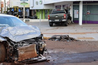 Motorista de caminhonete invade preferencial e &eacute; atingido por carro