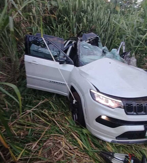 Motorista de Jeep tentava ultrapassagem quando bateu de frente em carreta