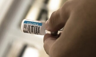 Ap&oacute;s cinco anos de vacina&ccedil;&atilde;o, covid recua, mas ainda preocupa