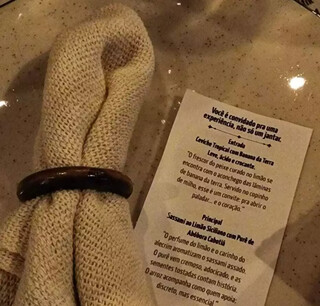 Elzilei faz jantares tem&aacute;ticos para criar experi&ecirc;ncia com os amigos