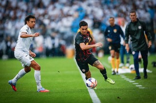 Santos e Bragantino empatam sem gols no Paulistão e Palmeiras mantém a liderança Santos e Bragantino empatam sem gols no Paulistão e Palmeiras mantém a liderança