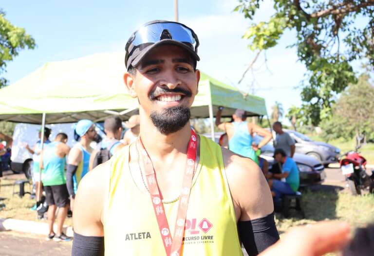 Após grave acidente, Matheus saiu da cadeira de rodas e correu 21 km 