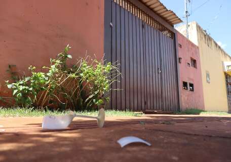 Vizinhos convivem com viol&ecirc;ncia em casa onde homem foi morto no Iracy Coelho