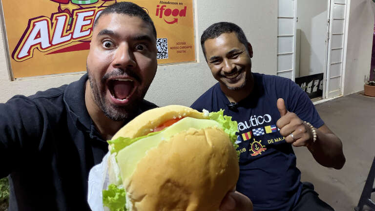 Com x-salada a R$ 10, casal faz a alegria da galera no Itamaracá