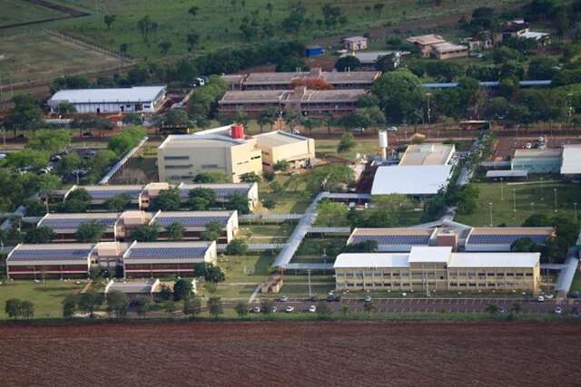 Termina no dia 30 inscri&ccedil;&atilde;o de sele&ccedil;&atilde;o da UFGD com sal&aacute;rios de at&eacute; R$ 8 mil 