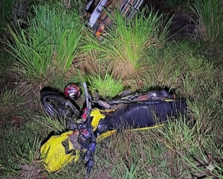 Batida frontal entre moto e caminhonete deixa dois mortos em Itaquira&iacute;