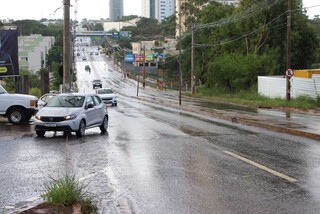 Chuva atinge a cidade no fim de domingo e MS segue com risco de tempestades Chuva atinge a cidade no fim de domingo e MS segue com risco de tempestades