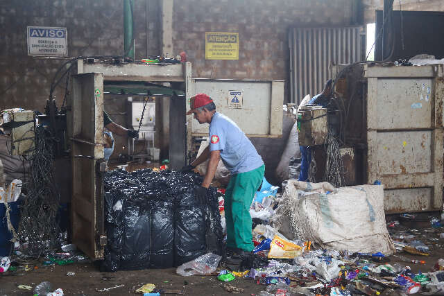MPT negocia contrata&ccedil;&atilde;o de catadores para triagem de lixo em Campo Grande