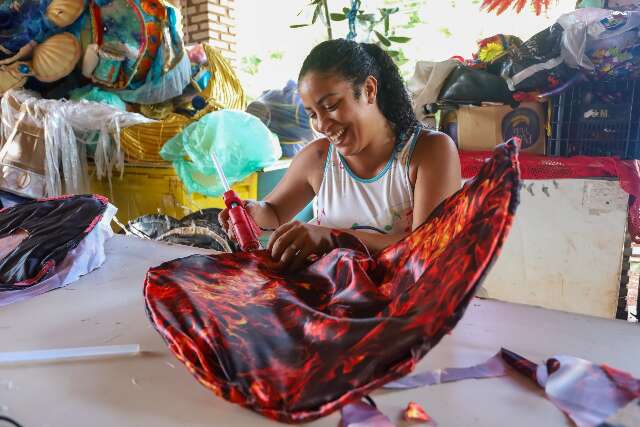 Com fogo, Cinderela Tradi&ccedil;&atilde;o leva &agrave; avenida reflex&atilde;o sobre preconceito