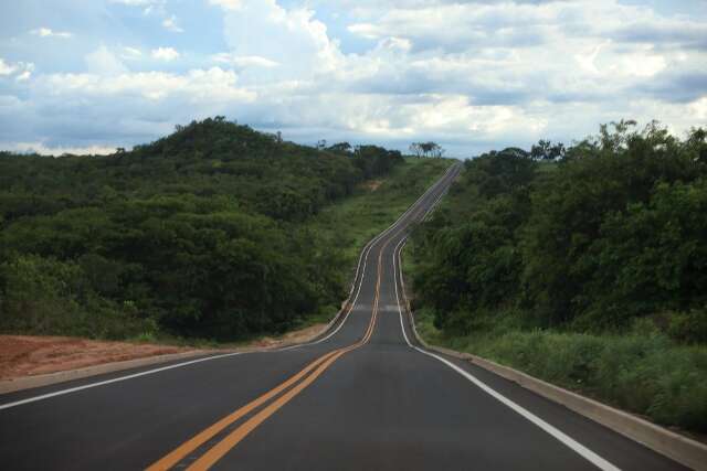 Com 80% conclu&iacute;da, obra da MS-436 avan&ccedil;a entre Camapu&atilde; e Figueir&atilde;o