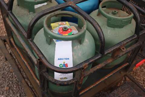 Primeiro dia de G&aacute;s do Povo tem "filas" e revenda com 70 botij&otilde;es retirados