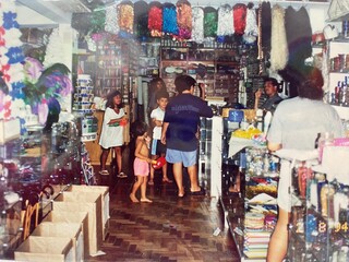 Fundado pela f&eacute; de costureira h&aacute; 59 anos, Bazar S&atilde;o Gon&ccedil;alo cresceu no Carnaval