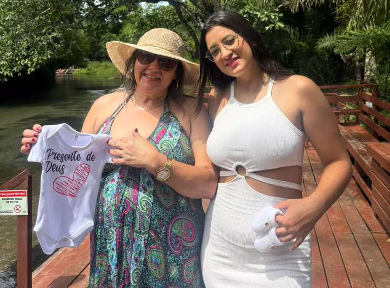 Andria criou vídeo emocionante para contar à mãe que está grávida