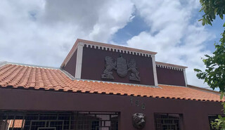 Magó deixou brasão em fachada e casa virou mistério no Coophasul Magó deixou brasão em fachada e casa virou mistério no Coophasul