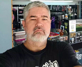 Acervo de flyers preserva quatro d&eacute;cadas da hist&oacute;ria do rock em MS 