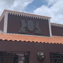 Mag&oacute; deixou bras&atilde;o em fachada e casa virou mist&eacute;rio no Coophasul