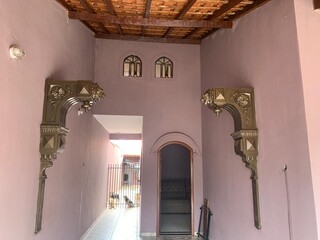 Magó deixou brasão em fachada e casa virou mistério no Coophasul Magó deixou brasão em fachada e casa virou mistério no Coophasul