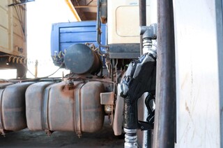 Agência interdita três revendedores por comércio de diesel puro em MS Agência interdita três revendedores por comércio de diesel puro em MS
