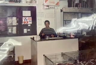 Fundado pela f&eacute; de costureira h&aacute; 59 anos, Bazar S&atilde;o Gon&ccedil;alo cresceu no Carnaval