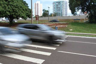 Excesso de velocidade coloca pedestres em risco na Avenida Afonso Pena Excesso de velocidade coloca pedestres em risco na Avenida Afonso Pena