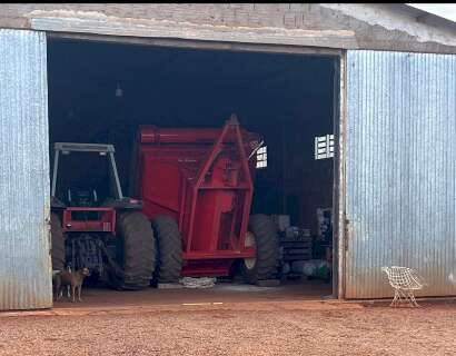Equipamento agr&iacute;cola tomba em barrac&atilde;o e mata mulher 