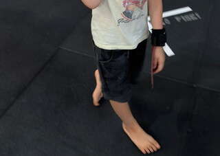 Menino andou sozinho por quase 2 km antes de ser resgatado Menino andou sozinho por quase 2 km antes de ser resgatado