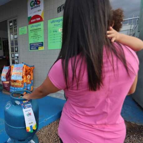 Primeiro dia de G&aacute;s do Povo tem "filas" e revenda com 70 botij&otilde;es retirados