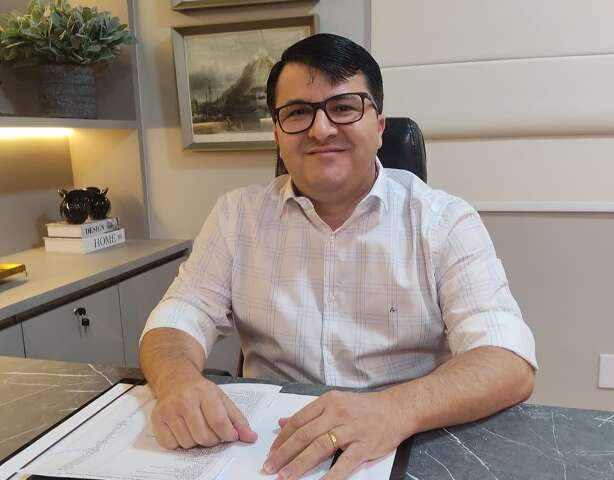 Hospital beneficente cobra ex-prefeito por calote em leil&atilde;o