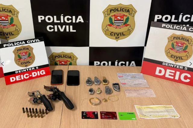 Quadrilha que vendia empresas de fachada tem R$ 1,75 milh&atilde;o apreendidos