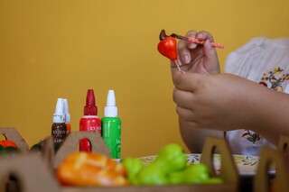 Naiara resgata mem&oacute;ria da inf&acirc;ncia com frutas e at&eacute; p&atilde;o de leite ninho