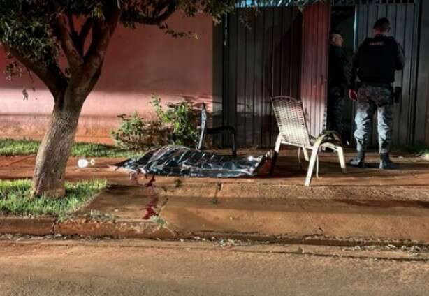 Homem que matou mestre de obras se apresenta mas fica livre
