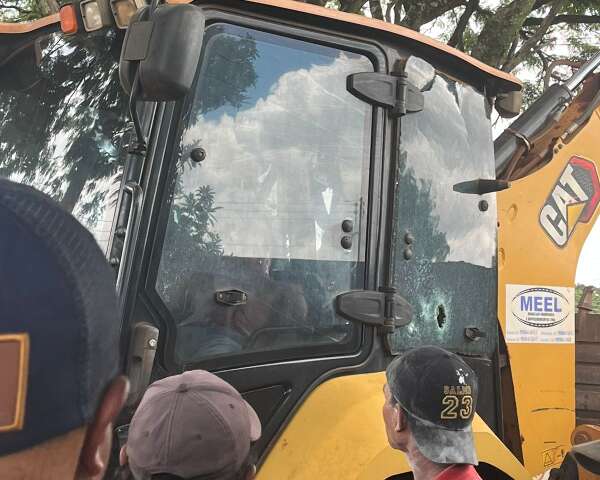 Trabalhador &eacute; morto a tiros dentro de retroescavadeira em Ponta Por&atilde;
