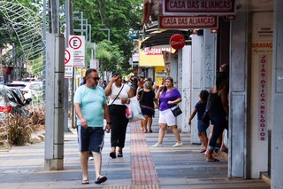 Cerca de 500 temporários devem ser efetivados no comércio neste início de ano Cerca de 500 temporários devem ser efetivados no comércio neste início de ano
