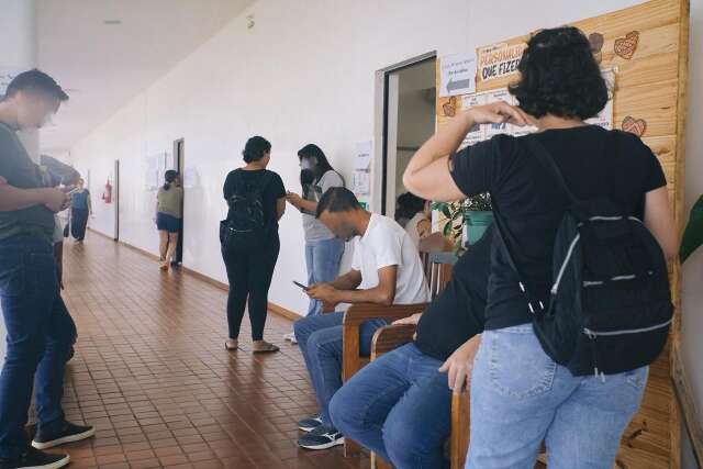 Lota&ccedil;&atilde;o de tempor&aacute;rios da Rede Estadual avan&ccedil;a ap&oacute;s falhas no sistema e filas