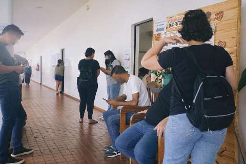 Lota&ccedil;&atilde;o de tempor&aacute;rios da Rede Estadual avan&ccedil;a ap&oacute;s falhas no sistema e filas