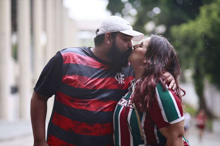 Namorada tricolor realiza sonho de flamenguista no Maracanã