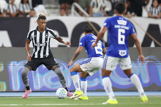 Botafogo goleia Cruzeiro e Mirassol vira sobre Vasco pelo Brasileir&atilde;o