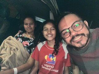 Em homenagem &agrave; tia, irm&atilde;s realizam sonho no est&aacute;dio com berrante 