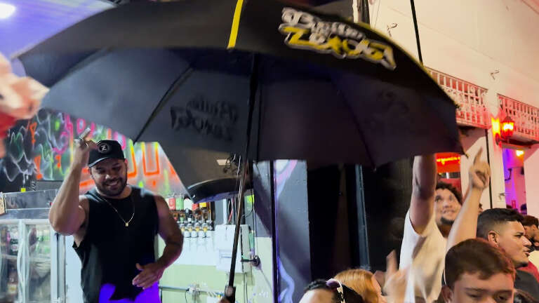 Com funk mandelão, amigos fazem a 14 de Julho virar baile de favela