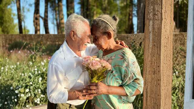Com 14 netos, casal celebrou 60 anos de casamento "sem desgrudar"