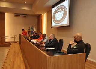 Casos de surto crescem e bombeiros passam a usar t&eacute;cnica do FBI em crises