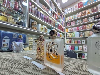 Contrabando perfumado: produtos árabes falsos ameaçam saúde e comércio local Contrabando perfumado: produtos árabes falsos ameaçam saúde e comércio local