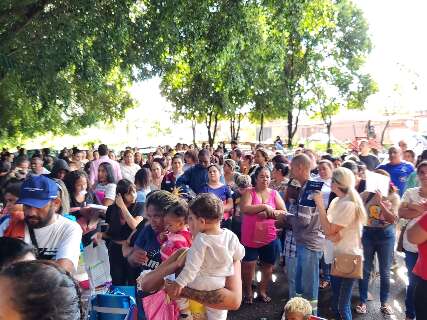 Desempregados chegam com 19h de anteced&ecirc;ncia em fila para cadastro de reserva