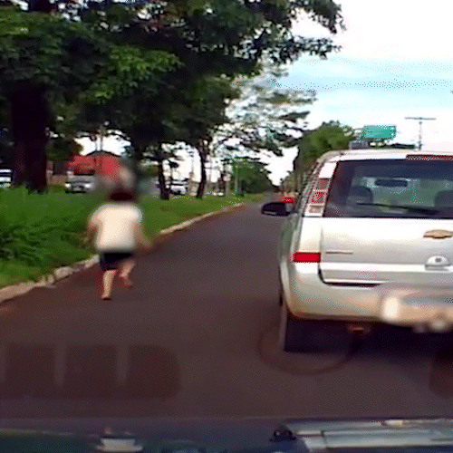 Crian&ccedil;a sozinha em avenida e paciente sendo agredido lideram os mais vistos