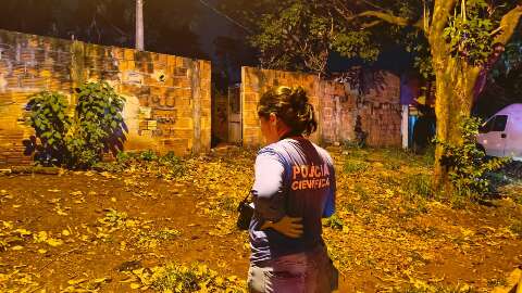 Homem morre ap&oacute;s cair sobre garrafas de vidro em rua de Dourados